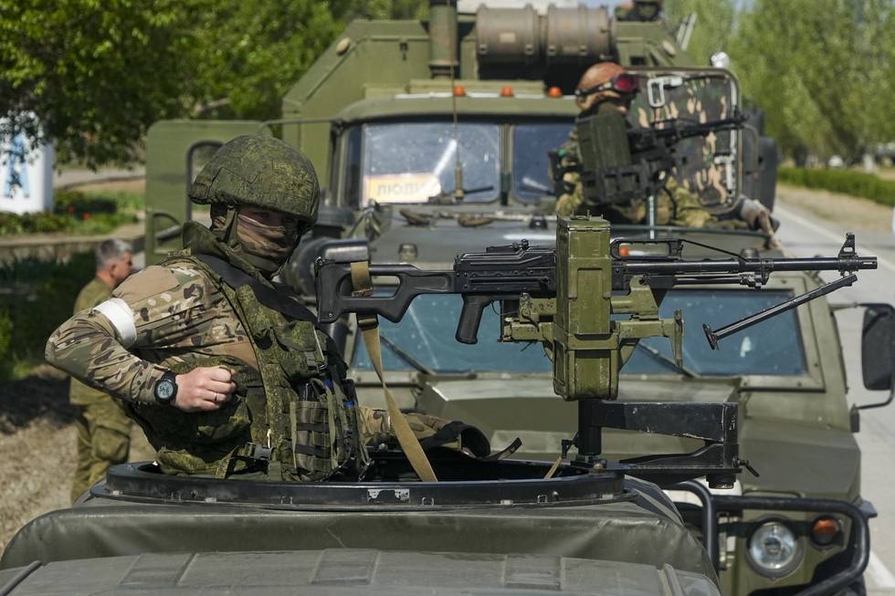 Российские солдаты на бронетехнике